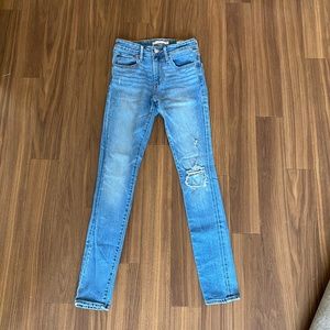 Levis 721 High Rise Jeans